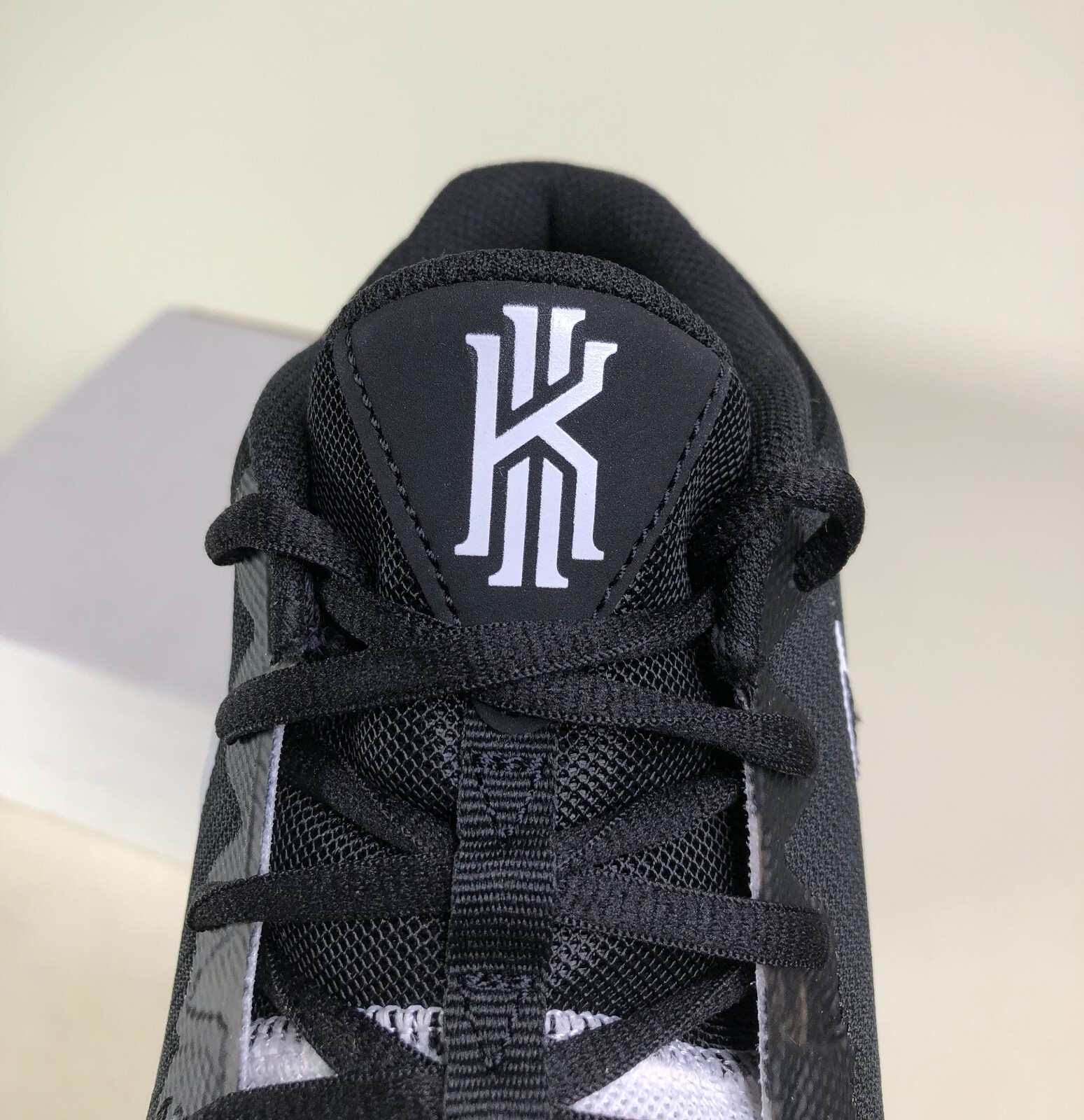 Nike Kyrie Flytrap 6 Black White Athletic Shoes Men’s Size 8-11.5 (DM1125-001)