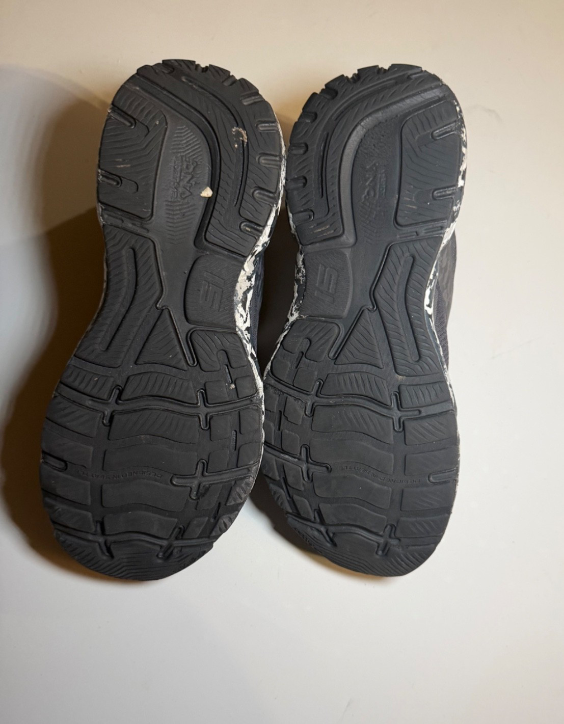 Brooks Ghost Running Shoes Men’s Size 11 Black Gray Athletic Sneakers Road Run.