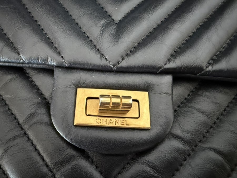 Auth 16A Black CHANEL 2.55 Chevron Reissue 226 Double Flap Calf Handbag GHW