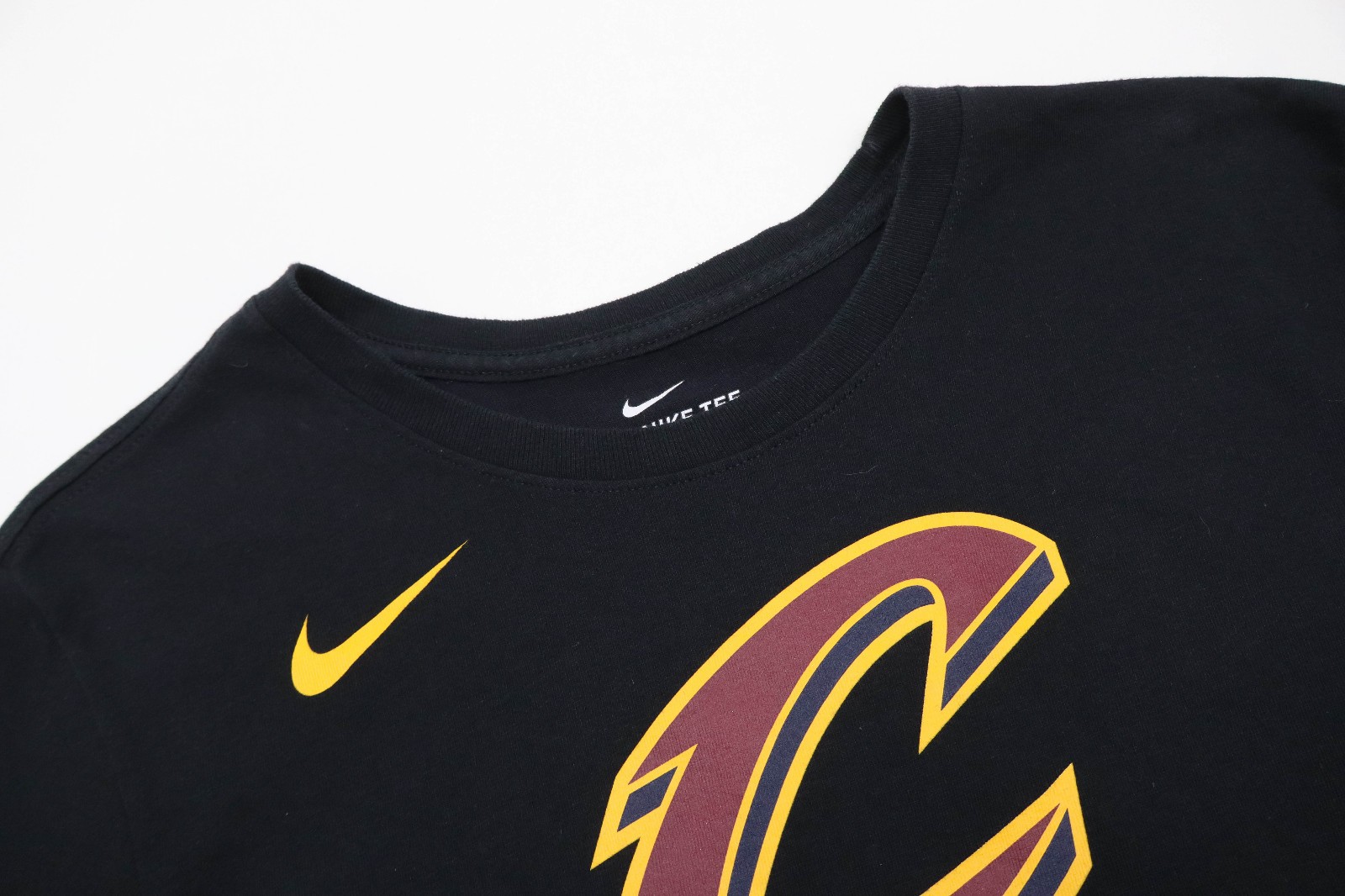 NIKE Dri-FIT LeBron James Cavaliers T-Shirt Mens M Athletic Fit