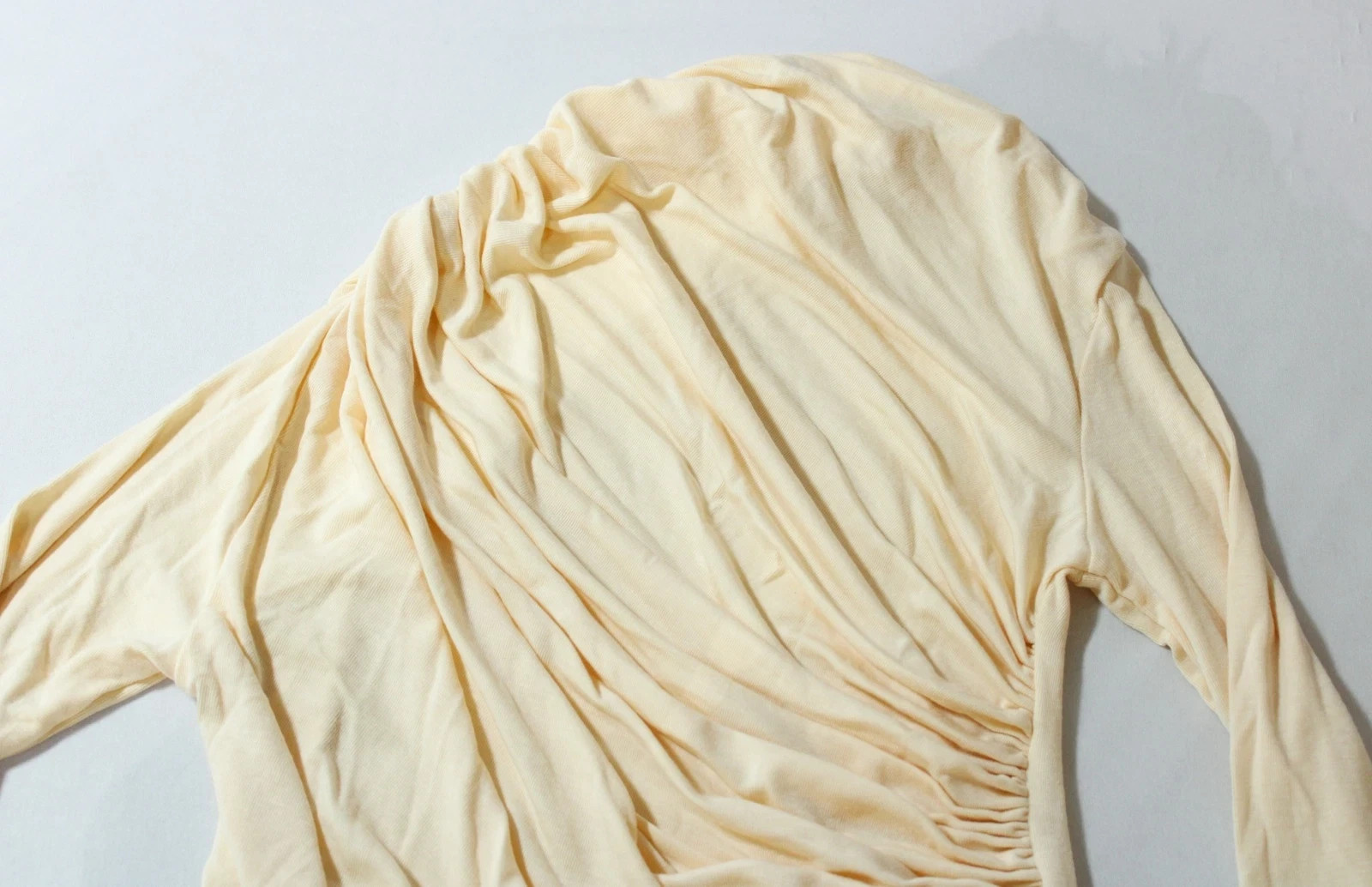 Chicwish Women’s Ruched Long Sleeves Top in Cream – Assorted Sizes NWT