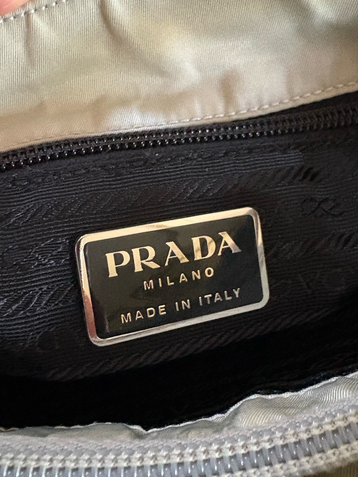 Vtg VGUC Prada Tessuto Light Gray Nylon Re-Edition 2000 Shoulder Bag Purse 9×8″