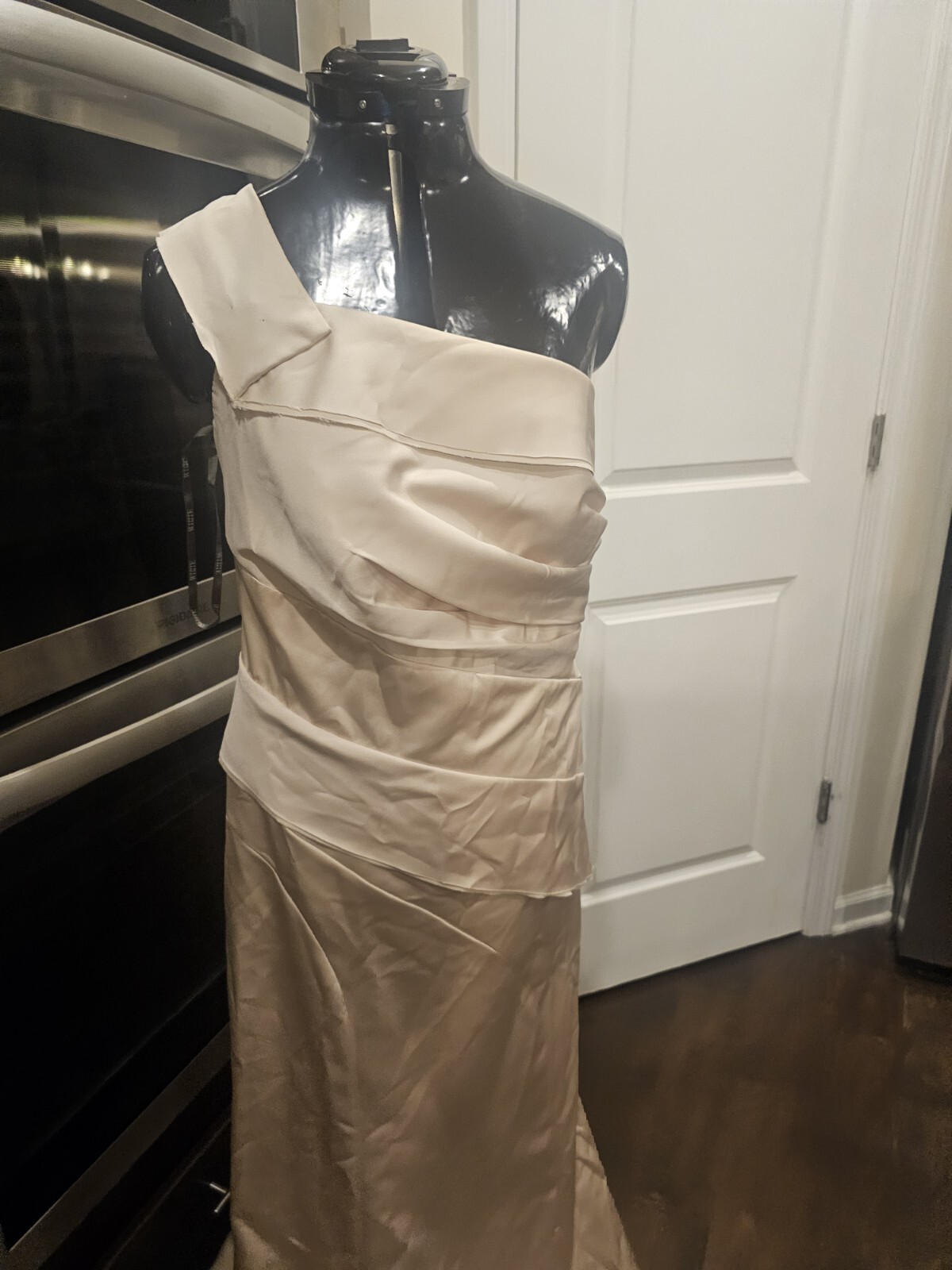 Vera Wang White Champagne Brown Sleeveless Pleated Gown 16
