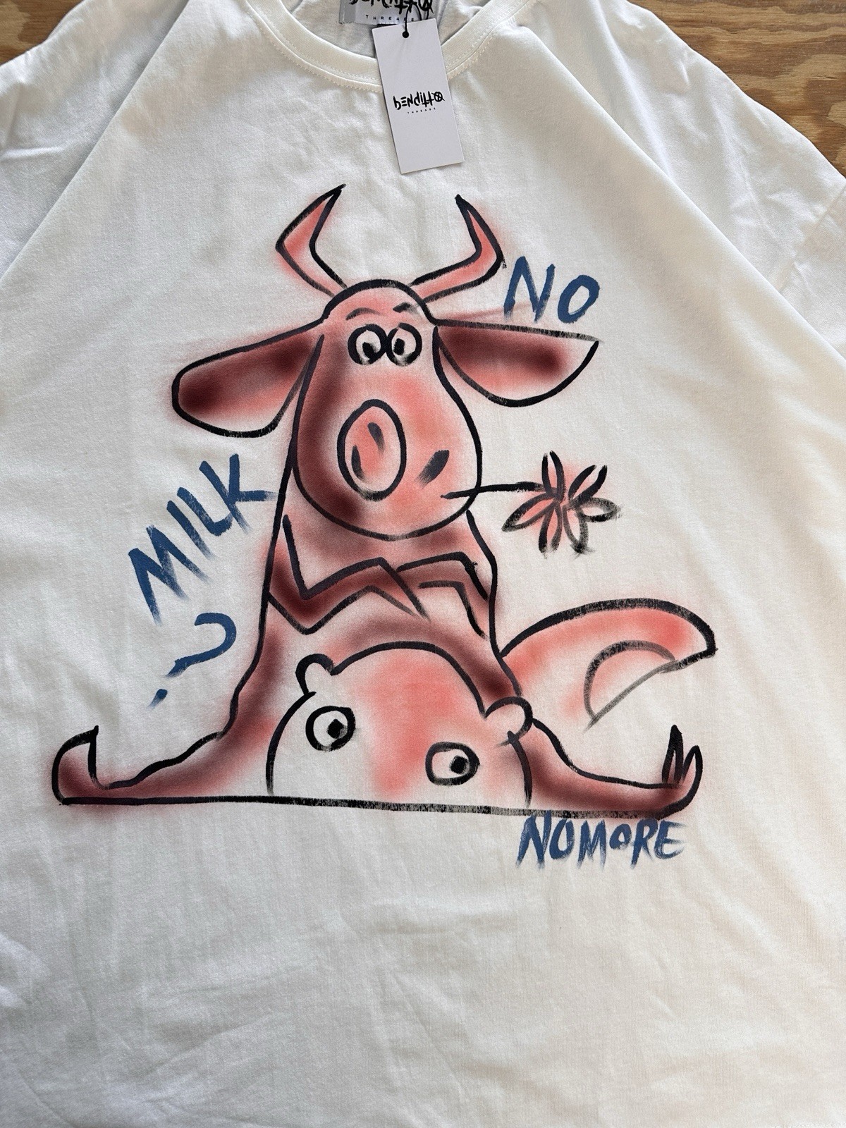 RARE BENDITTO THREADS “NO MILK NO MORE” GRAPHIC TEE | XXL | STREET ART.