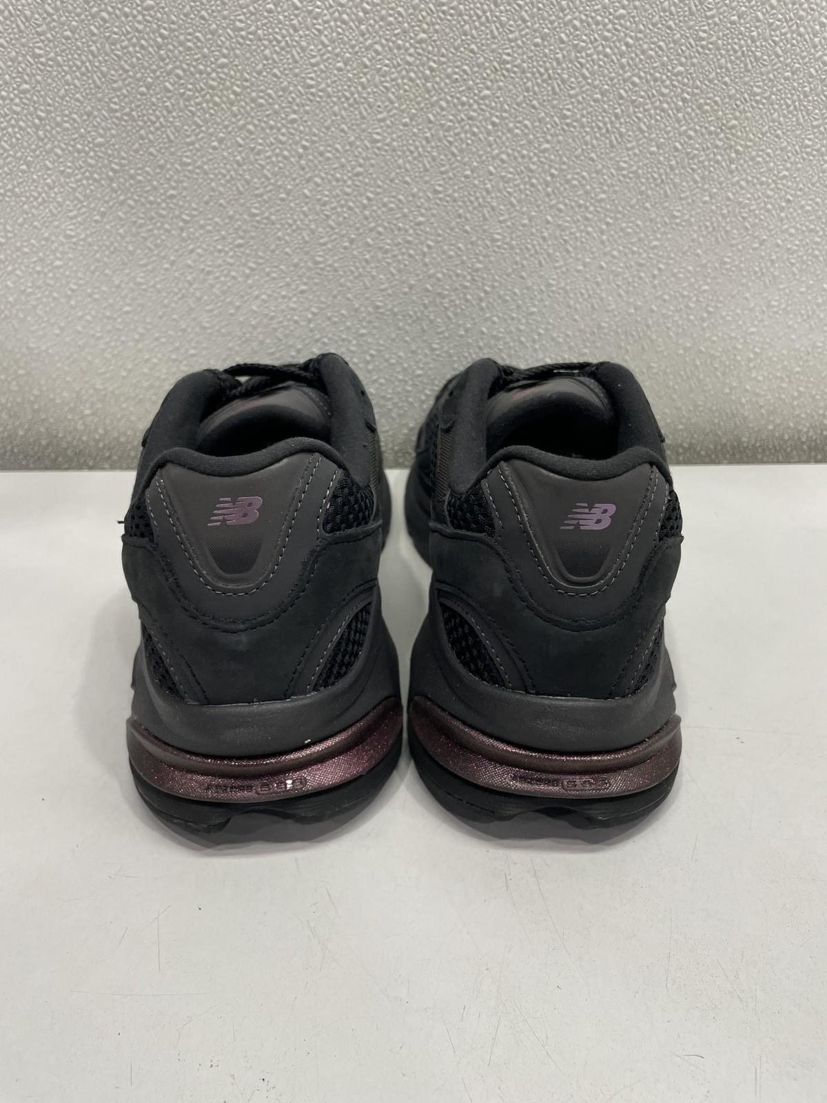 New Balance 2010 Lifestyle Sneakers Unisex M10, W11.5 In Black With Iridescent