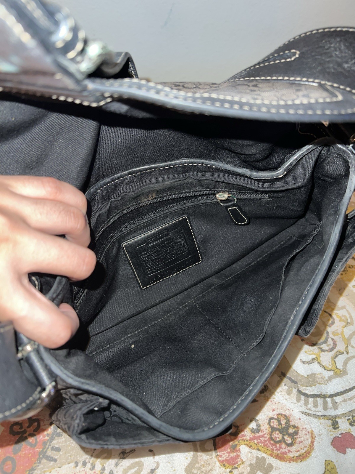 Coach Black Signature Logo Shoulder Bag Buckle/Magnetic Closure Silver Hardware