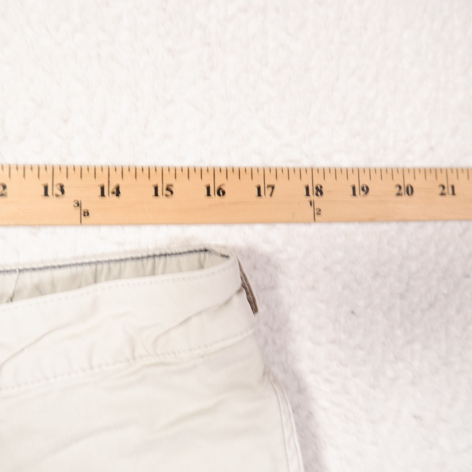 American Eagle Khakis Men’s Shorts Ivory 32×6 Next Level Flex