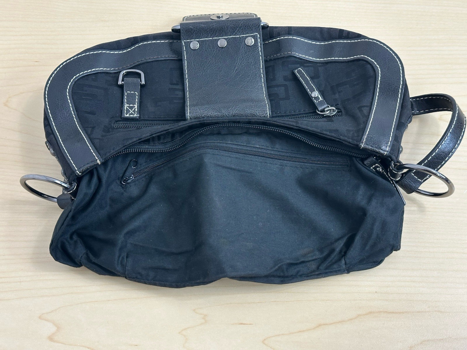 GUESS Vintage Black Logo Shoulder Bag Studded Buckle Magnetic Close Silver