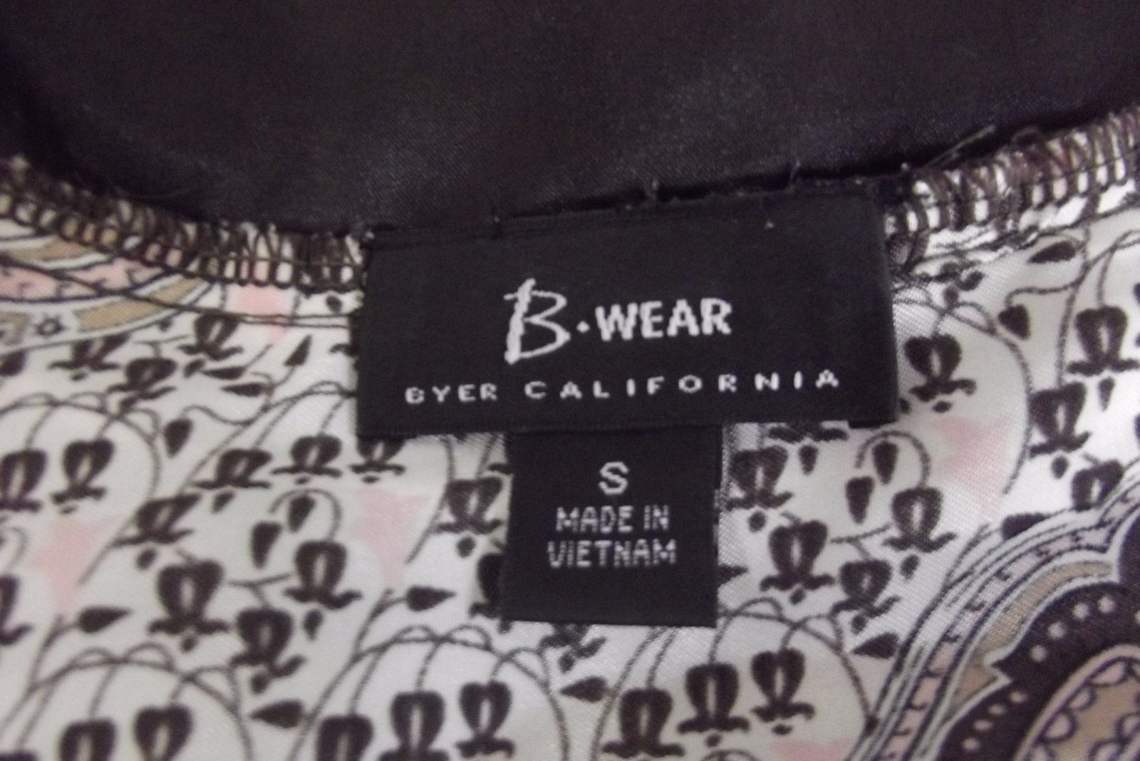 B WEAR Sleeveless BLOUSE – Size Small – Multi-Colored Paisley Print Silky Shirt