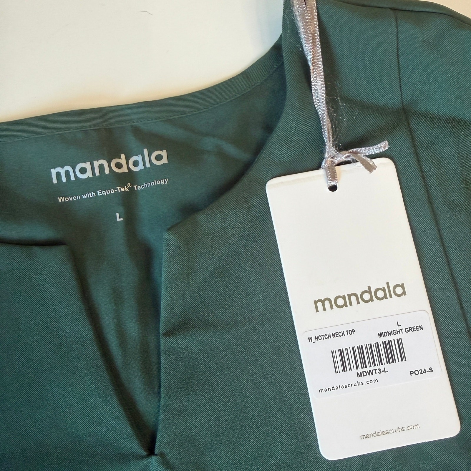 Mandala Midnight Green Notch Neck Scrub Top Women’s Large NEW WITH TAGS