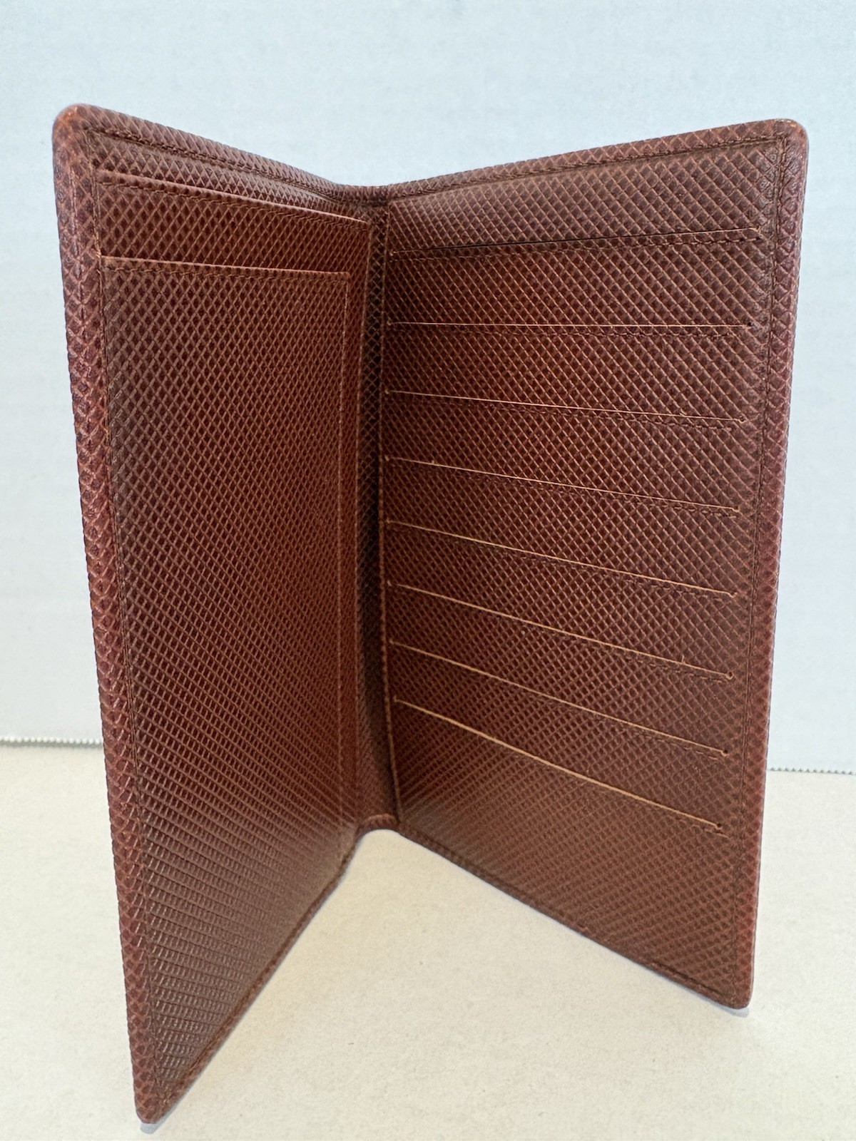Bottega Veneta Men’s Wallet Black Diamond Texture With Brown Trim 8 Card Slots