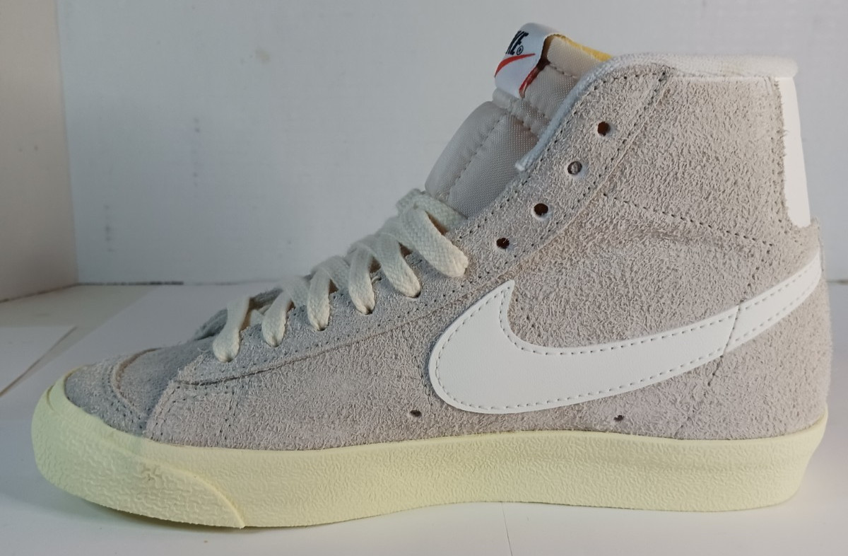 Nike Blazer Mid ’77 ‘Light Bone/Alabaster’ Shoes Womens Size 5.5