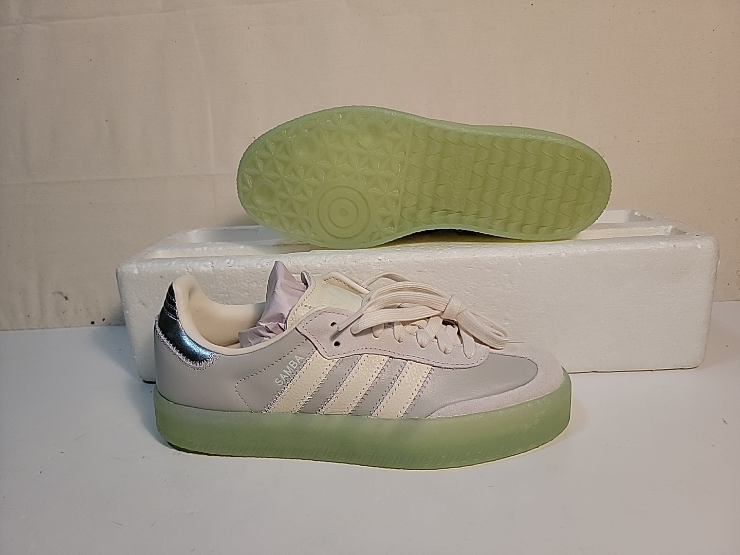 ADIDAS ORIGINALS WOMEN’S’s SAMBA GREY SILVER/WHITE/GREEN GUM SIZE: 8
