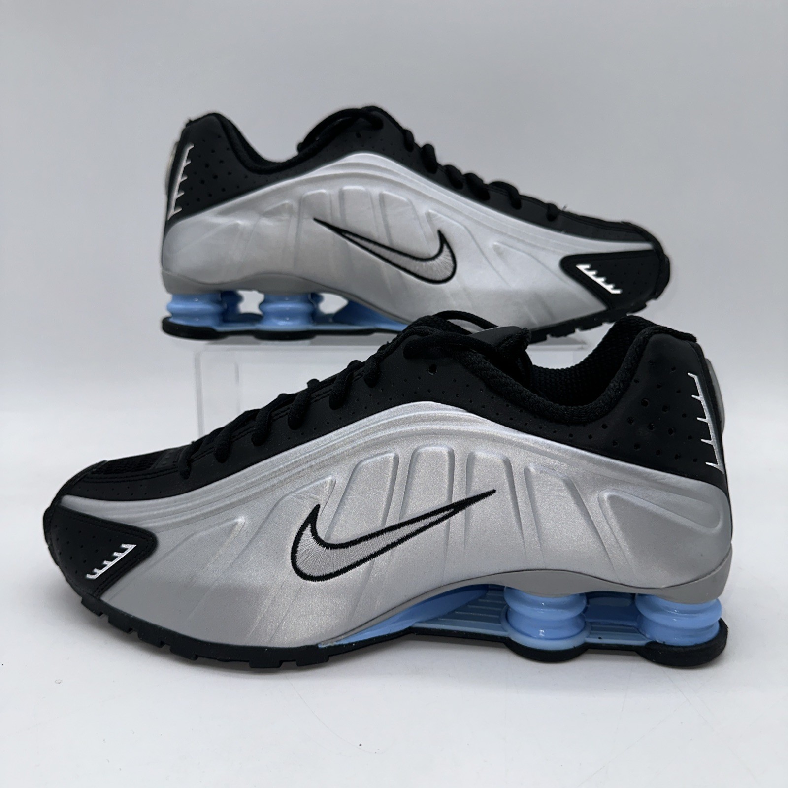 Nike Men’s Size 10 Shox R4 (HQ1988 004) Black/Silver Running Sneaker Sports