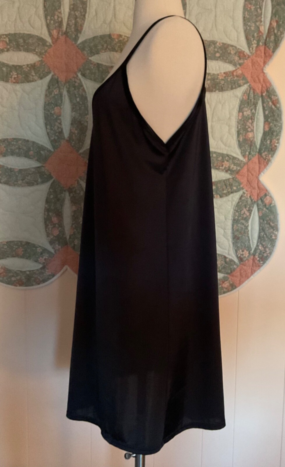 VANITY FAIR SIZE 18″ 38/44 BLACK 80% NYLON 20% SPANDEX SLIP/NIGHTGOWN AT KNEE