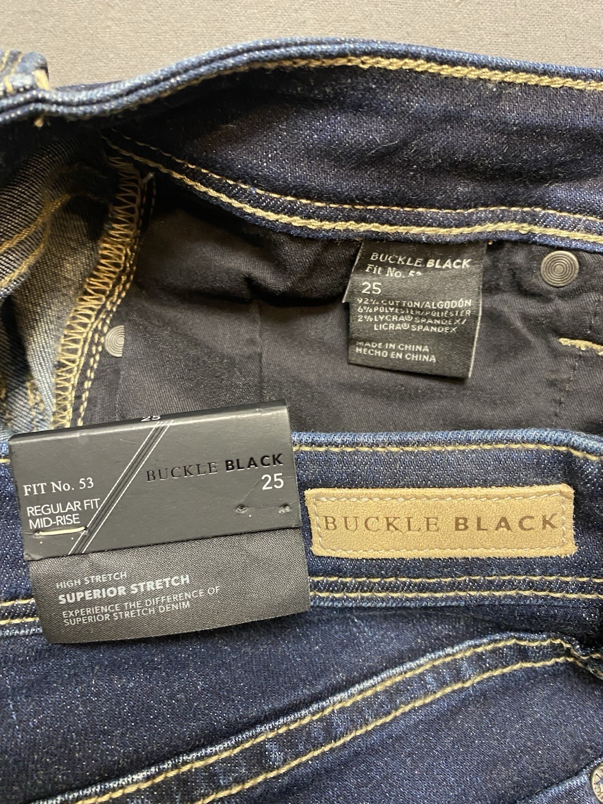 Buckle Black Women’s Dark Wash Straight Jeans Regular Fit Mid Rise 25 NWT