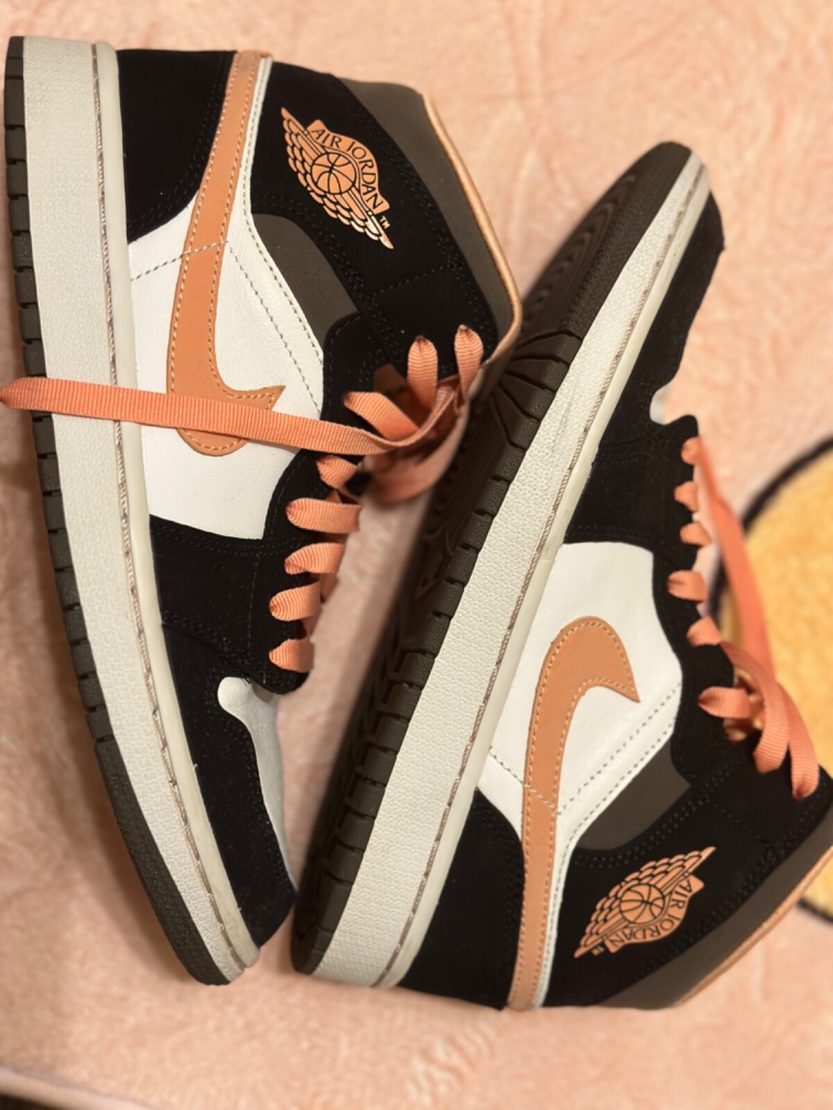 US W Size 7.5 – Wmns Air Jordan 1 mid SE “Peach Mocha”