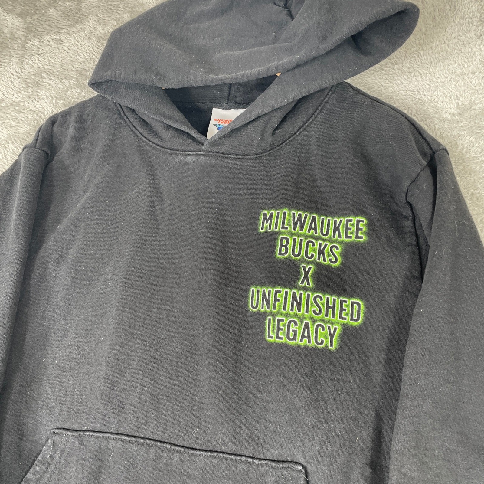 Unfinished Legacy Milwaukee Bucks Hoodie Mens Small Black NBA Streetwear Rare