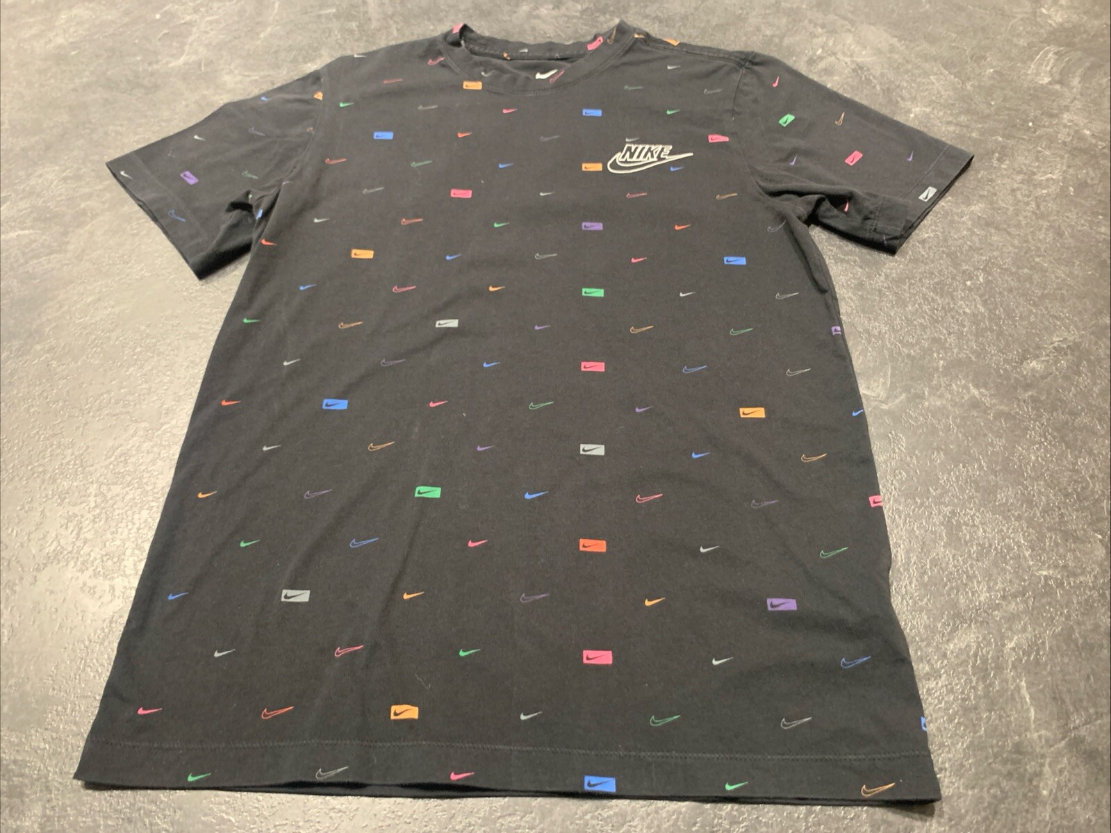 Men’s Small S Nike Black Multicolor T-Shirt