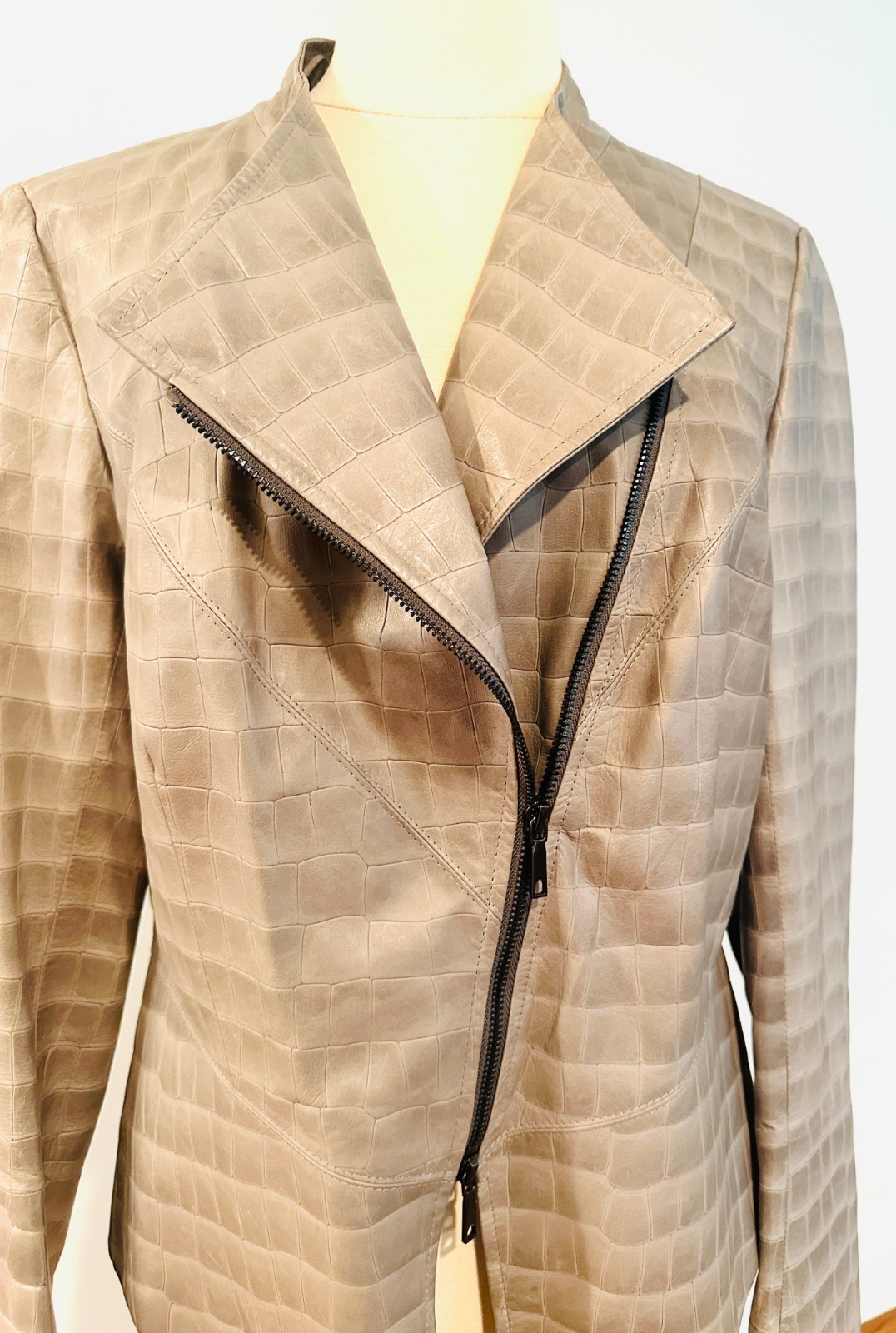 Lafayette 148 NY Gray Alligator Embossed Leather Jacket Asymmetric Zip 8
