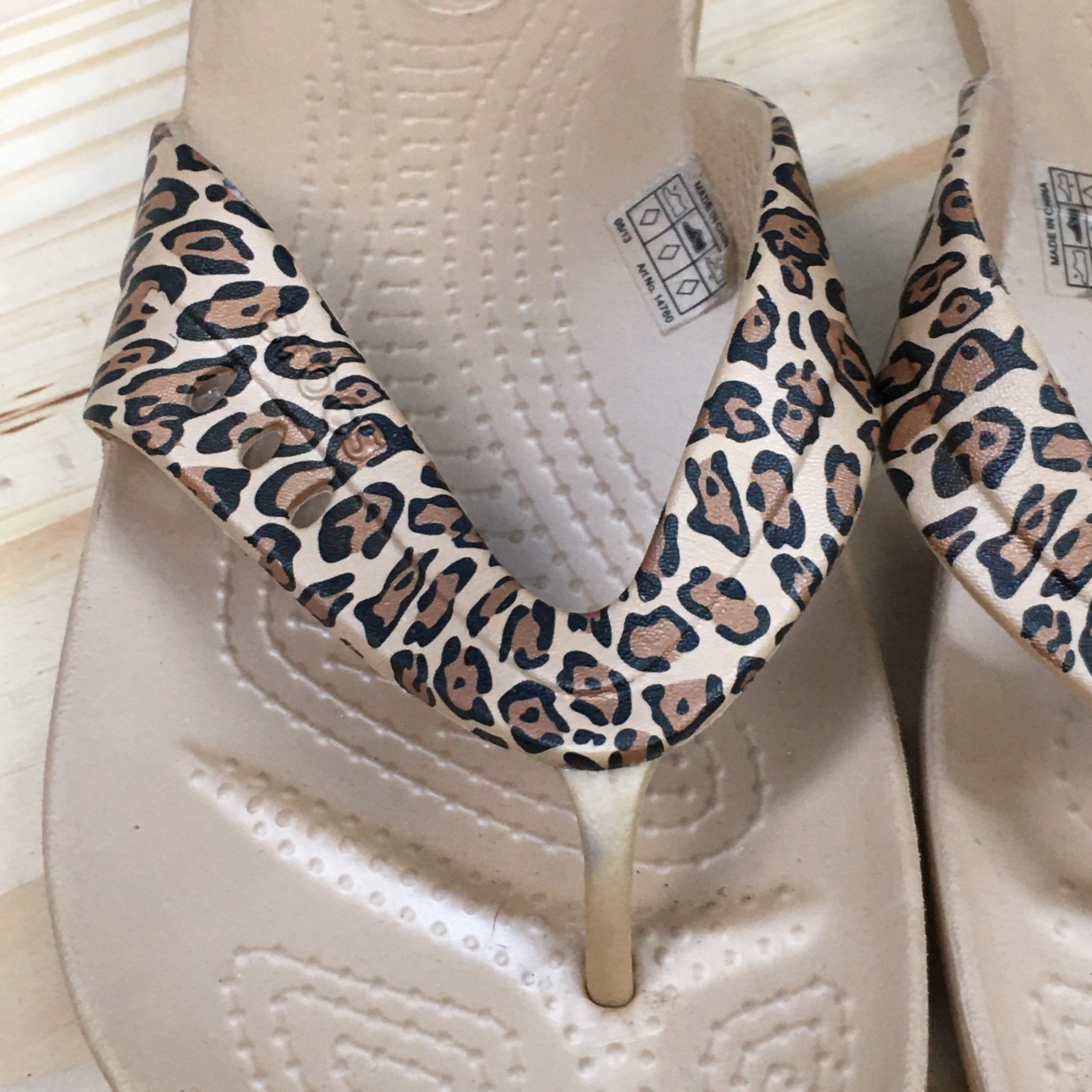 Crocs Sandals Womens 7 Kadee II Flip-Flop Brown Leopard Print Toe-Post Comfort