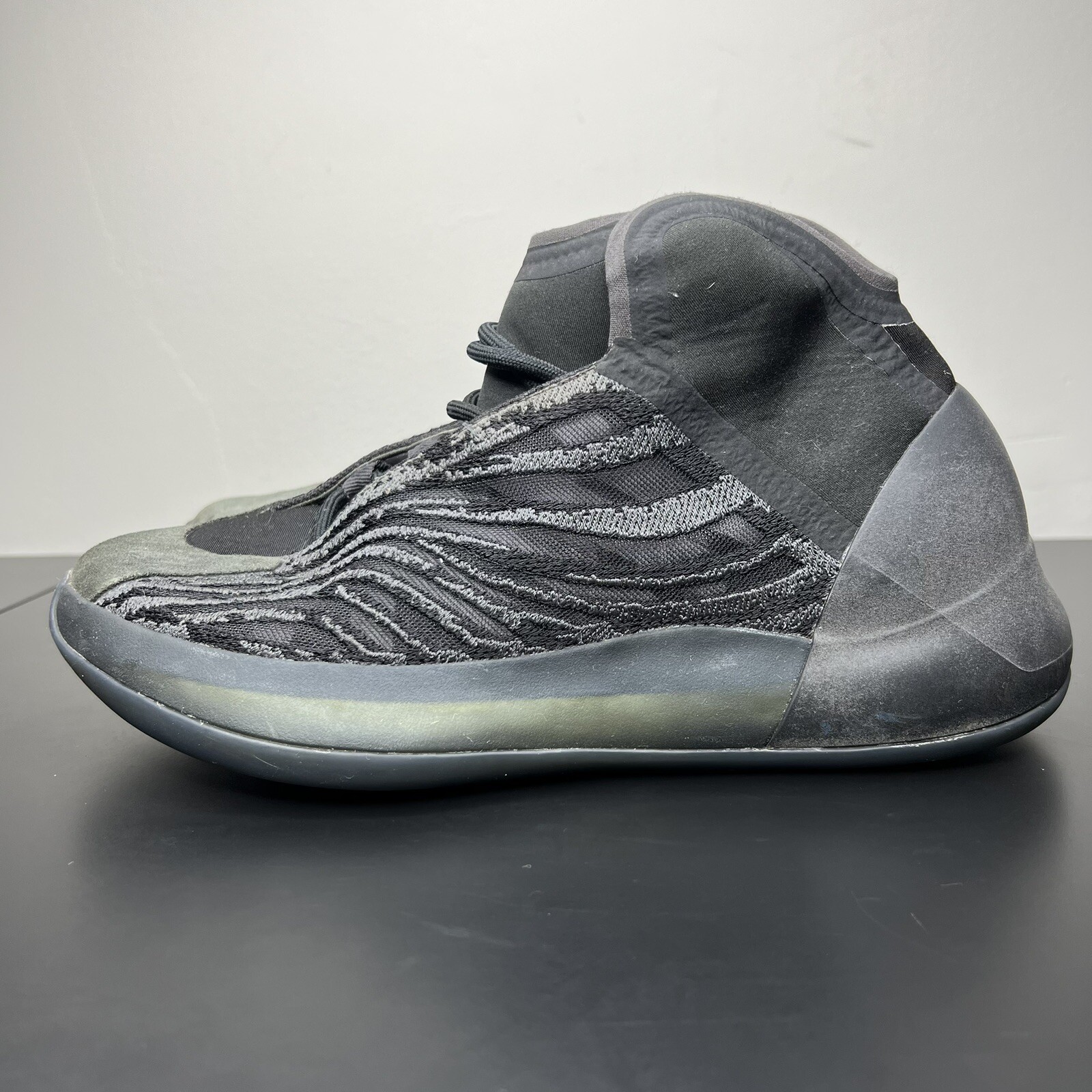 Size 8 – Yeezy QNTM Onyx