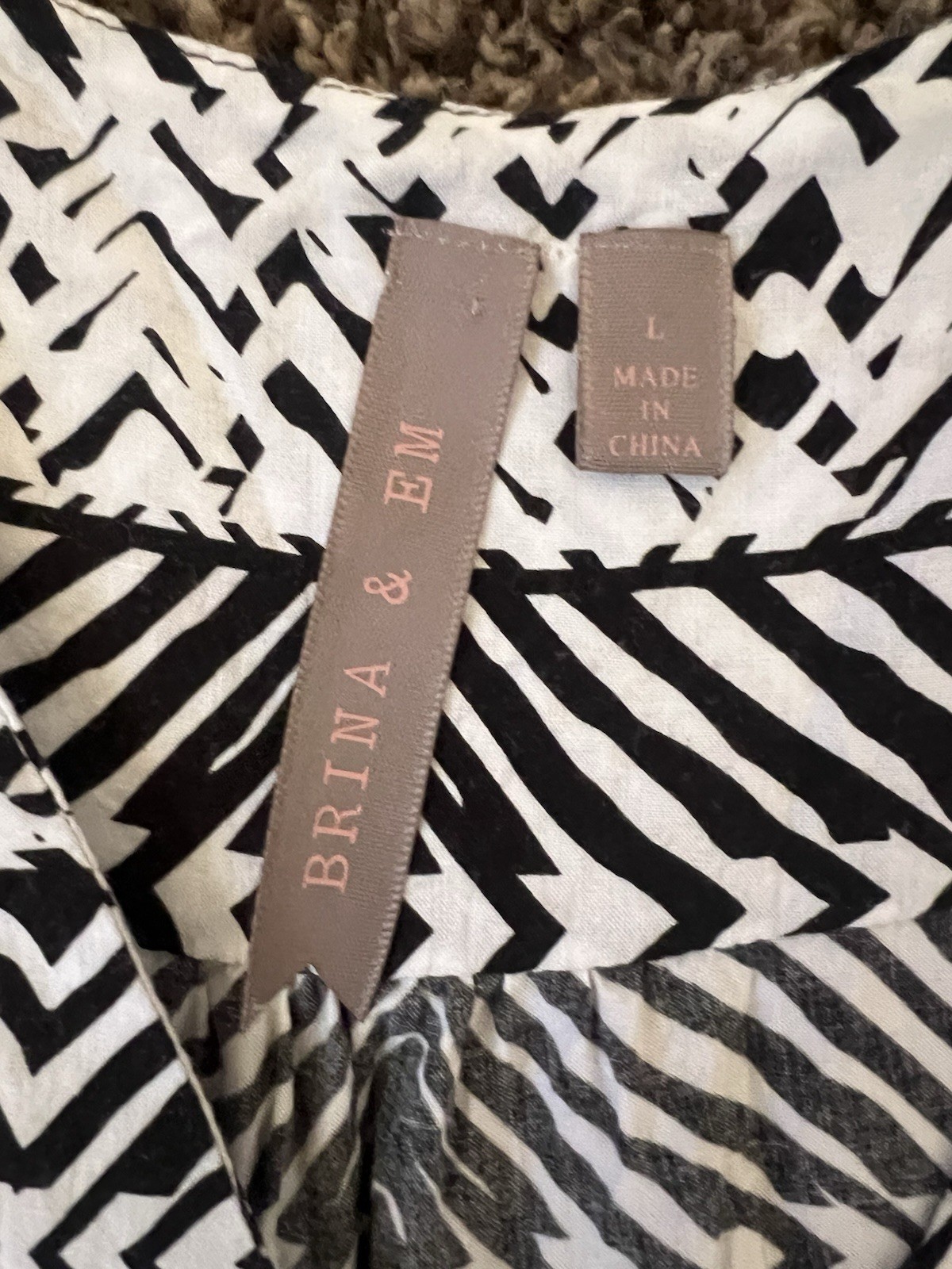 Brina & Em Rayon sleeveless blouse for women. Black and white size large