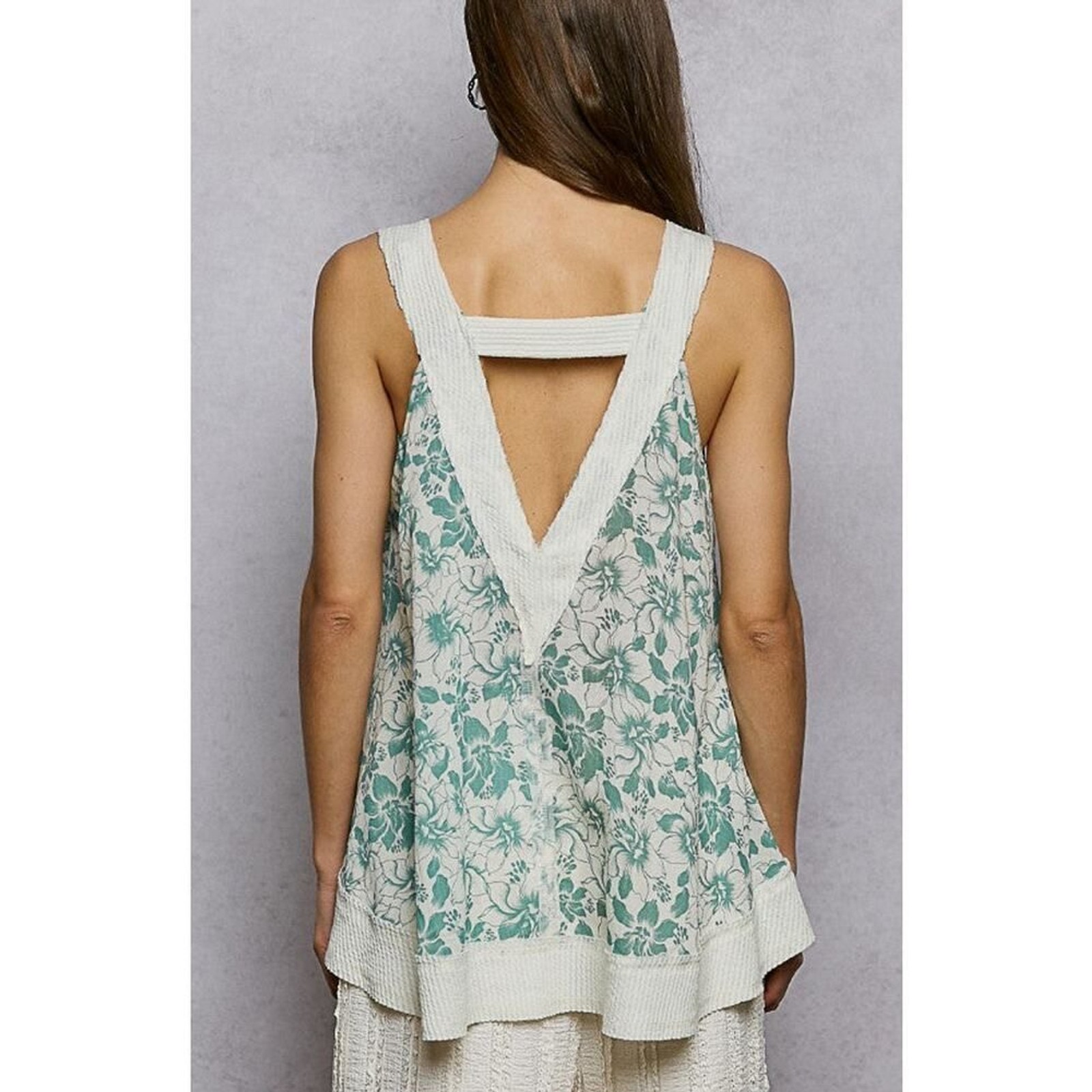 POL Floral V-Neck Flowy Top with Front Pocket – Sage