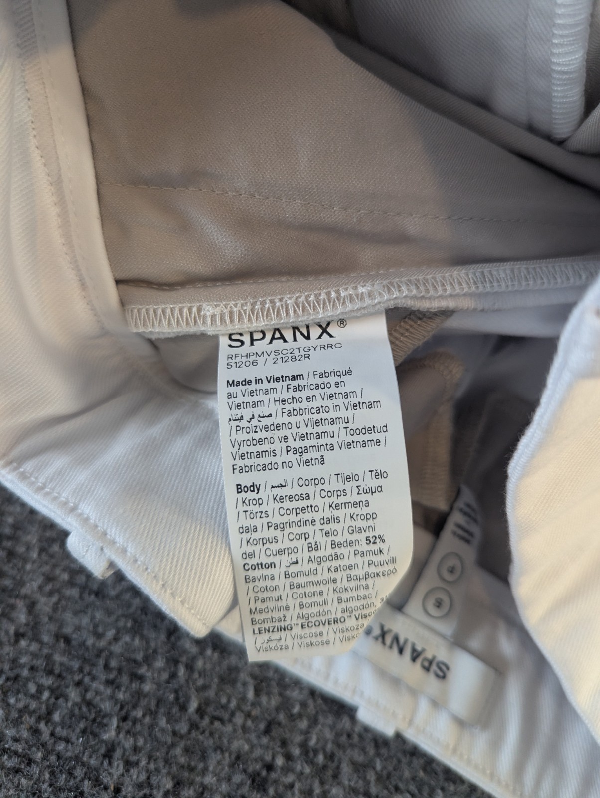 Spanx Shorts Women’s S Stretch Twill White High Rise Shaping Pull On Pocket