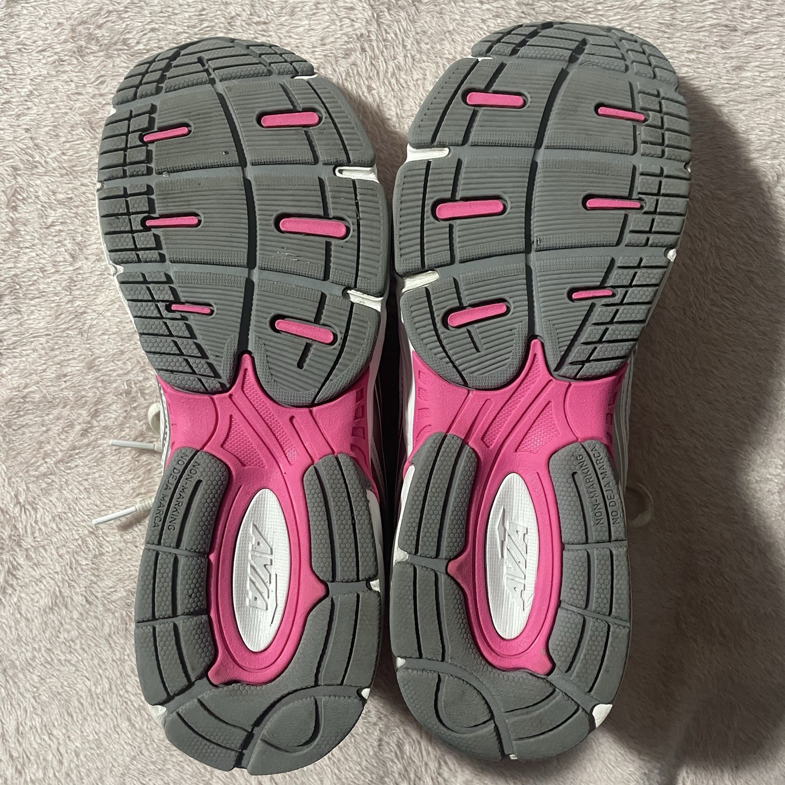 Avia Women’s 5000 Performance Sneakers Pink Silver White EUC Women’s Size 8