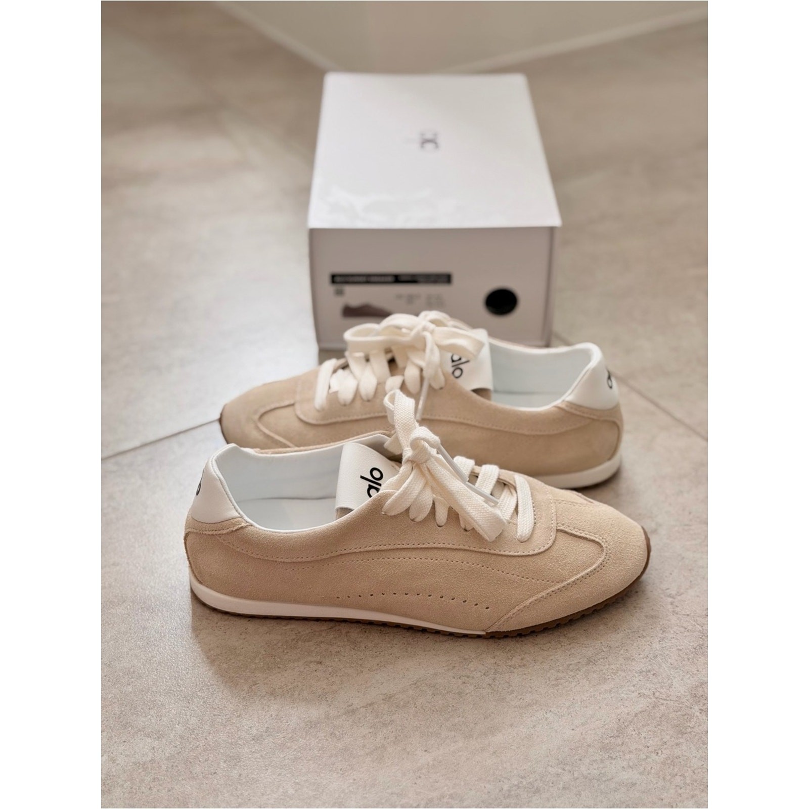 New ALO Yoga Sunset Sneaker Sandstone Suede Cream Women’s Size 7