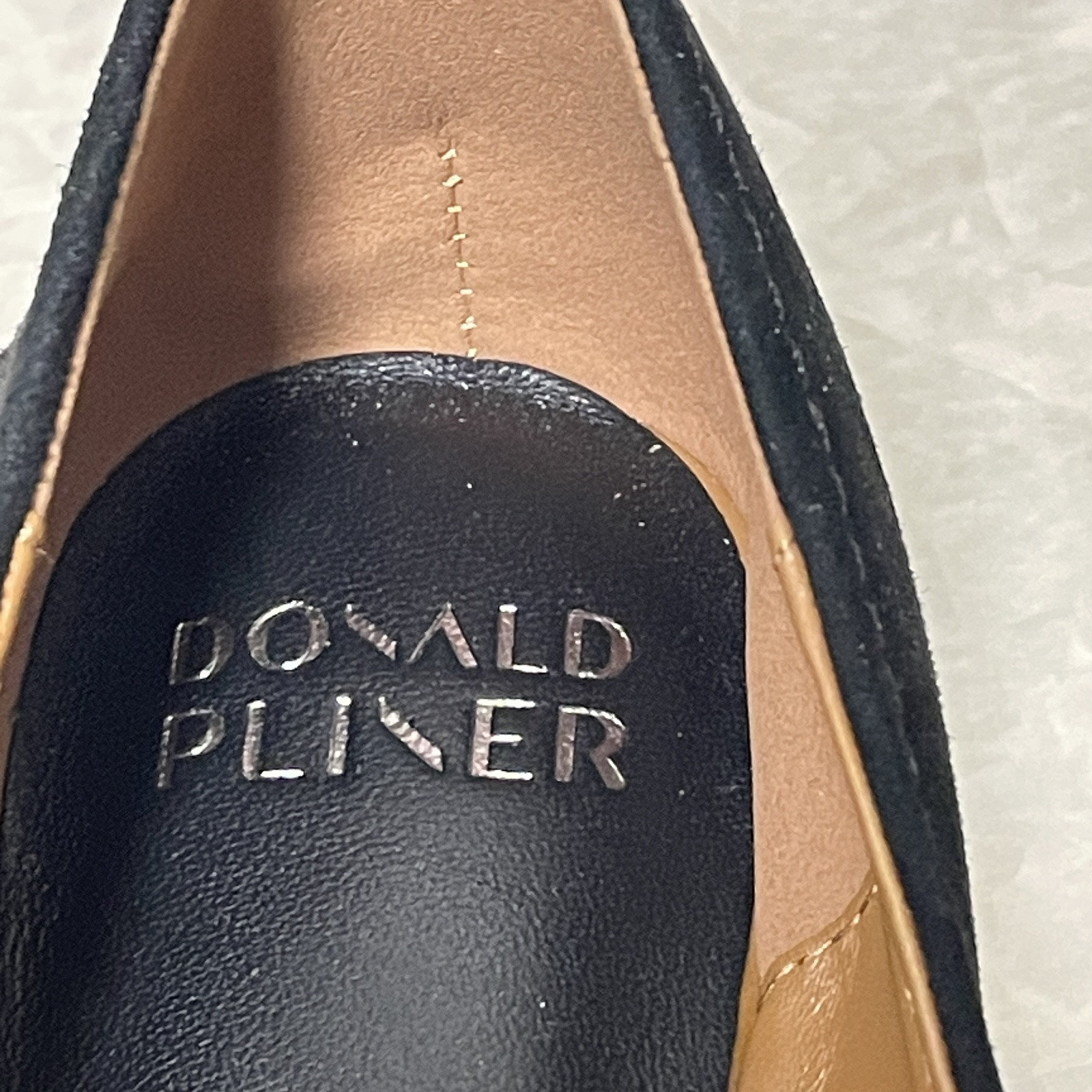Donald Pliner Rya Pump Womens 9M Black Suede Square Toe 1.3 in Block Heel Shoes