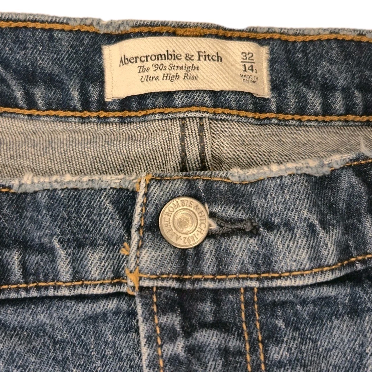 Abercrombie & Fitch Ultra High Rise 90s Straight Jeans 32 14 Short Medium Wash