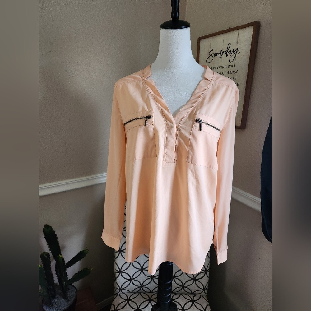 Banana Republic Long Sleeve V-Neck Peach Blouse Size M YKK front pocket zippers
