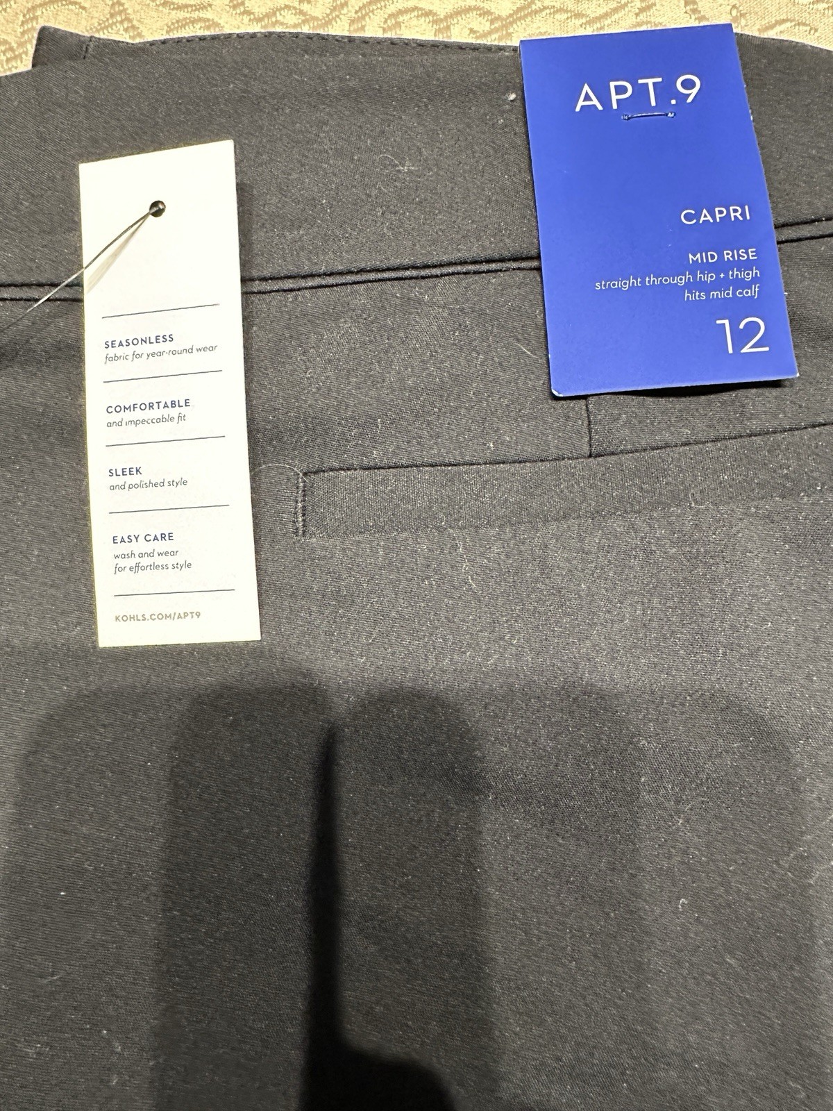 Apt. 9 Women’s Black Mid Rise Straight Fit Capri Pants Easy Care 22″
