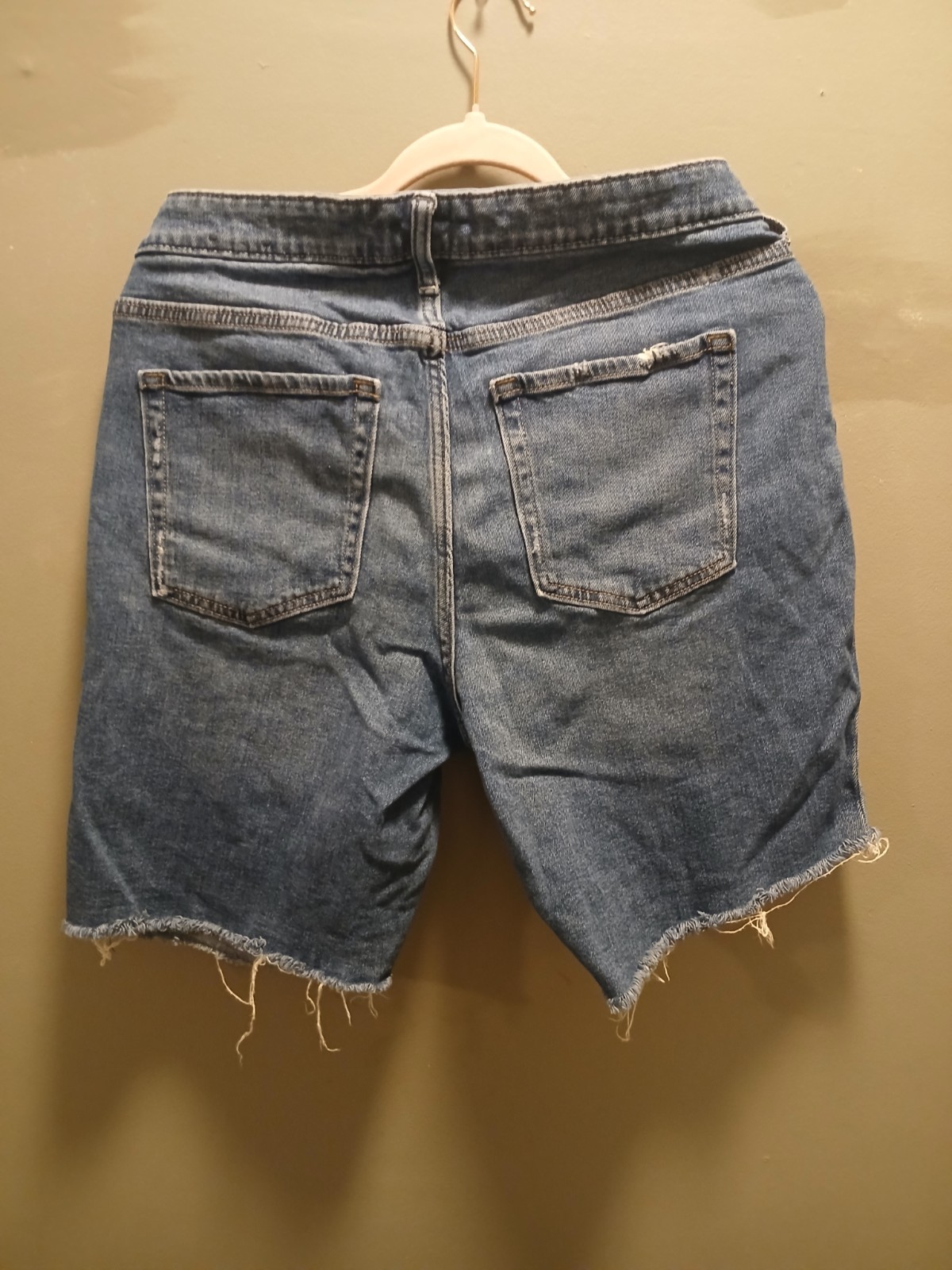 GAP Men’s Blue Denim Bermuda Shorts 9 in Inseam 5-Pocket Fringe Button