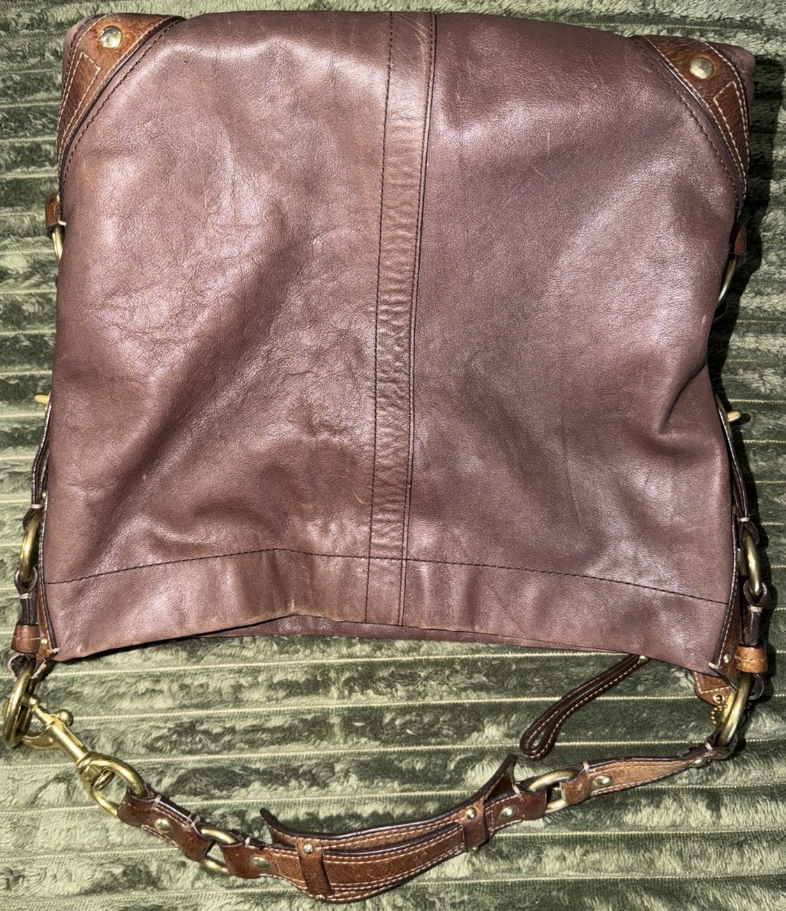 Coach Women’s Large Brown Shoulder Bag Zip, Gold/Brass Hardware Charm Pockets