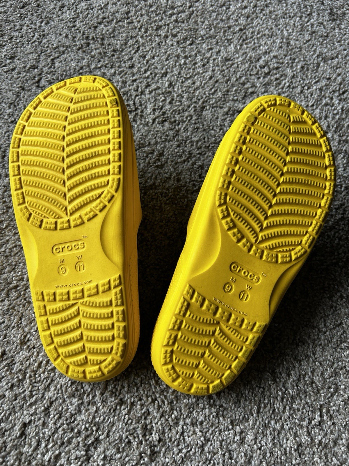 Crocs Classic Slide Wu-Tang Clan Men’s Sandals – Yellow Black size – 9M