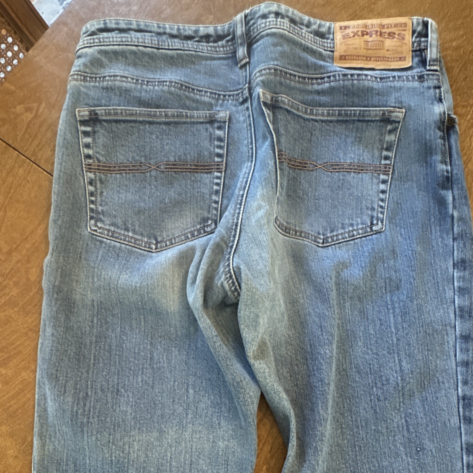 Express Precision Fit Women’s Flare Jeans Size 7/8R Blue Light Wash Mid Rise