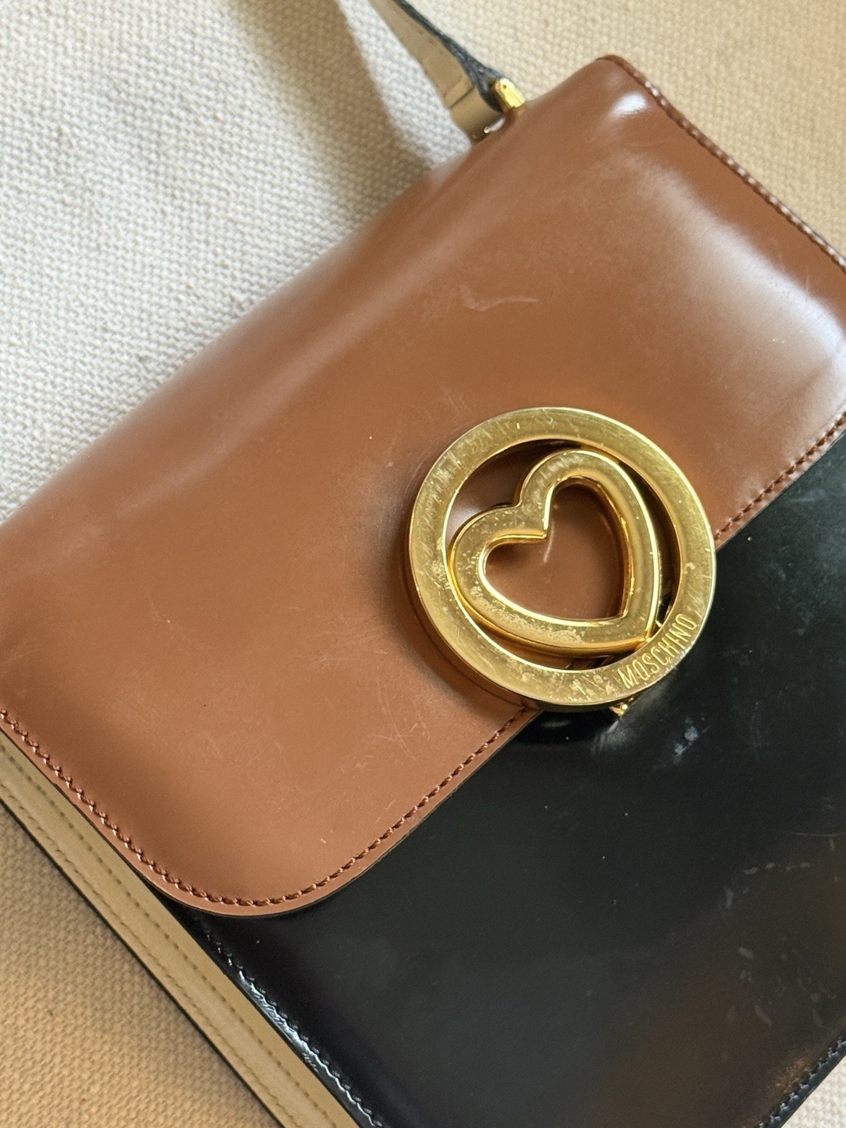 Vintage MOSCHINO Redwall Brown Black Ivory Leather Heart Clasp Crossbody Bag