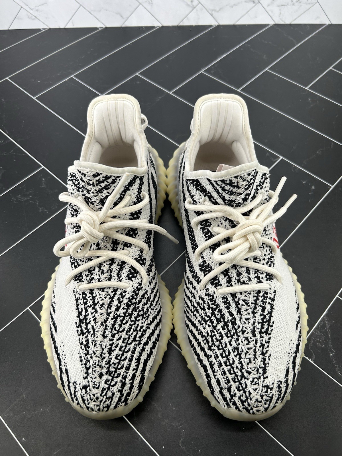 adidas Yeezy Boost 350 V2 Low Zebra Size 9.5 CP9654