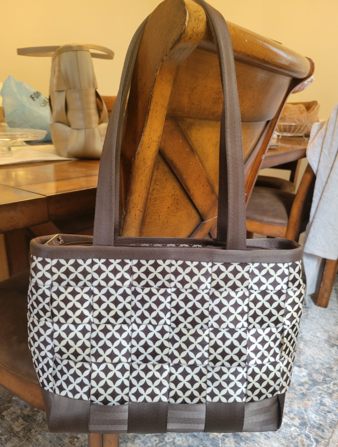Harveys seatbelt bags Trelis brown large tote white pattern EUC