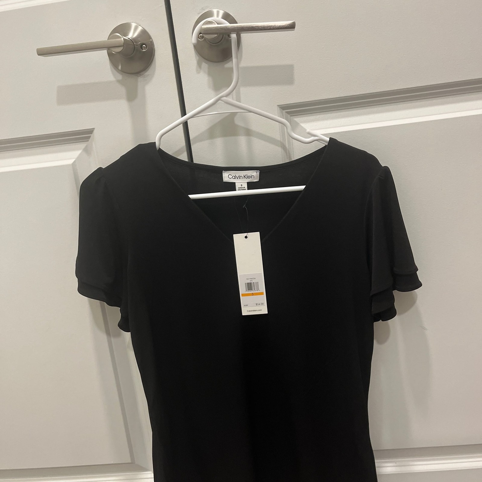 Petal-Sleeve Voop Neck Tee