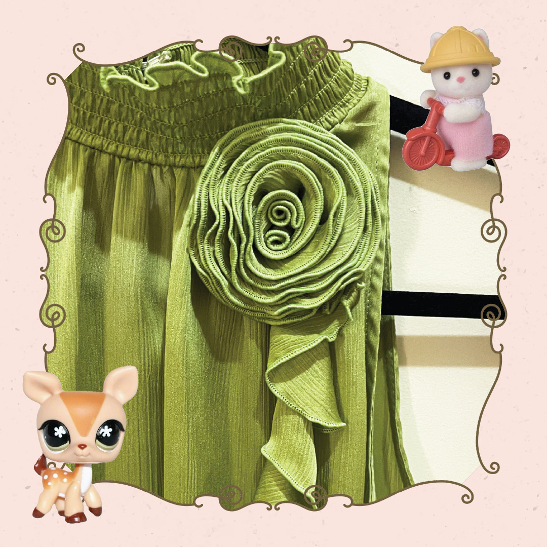 amy byer b wear green sleeveless rosette top – size medium. carrie bradshaw vibe