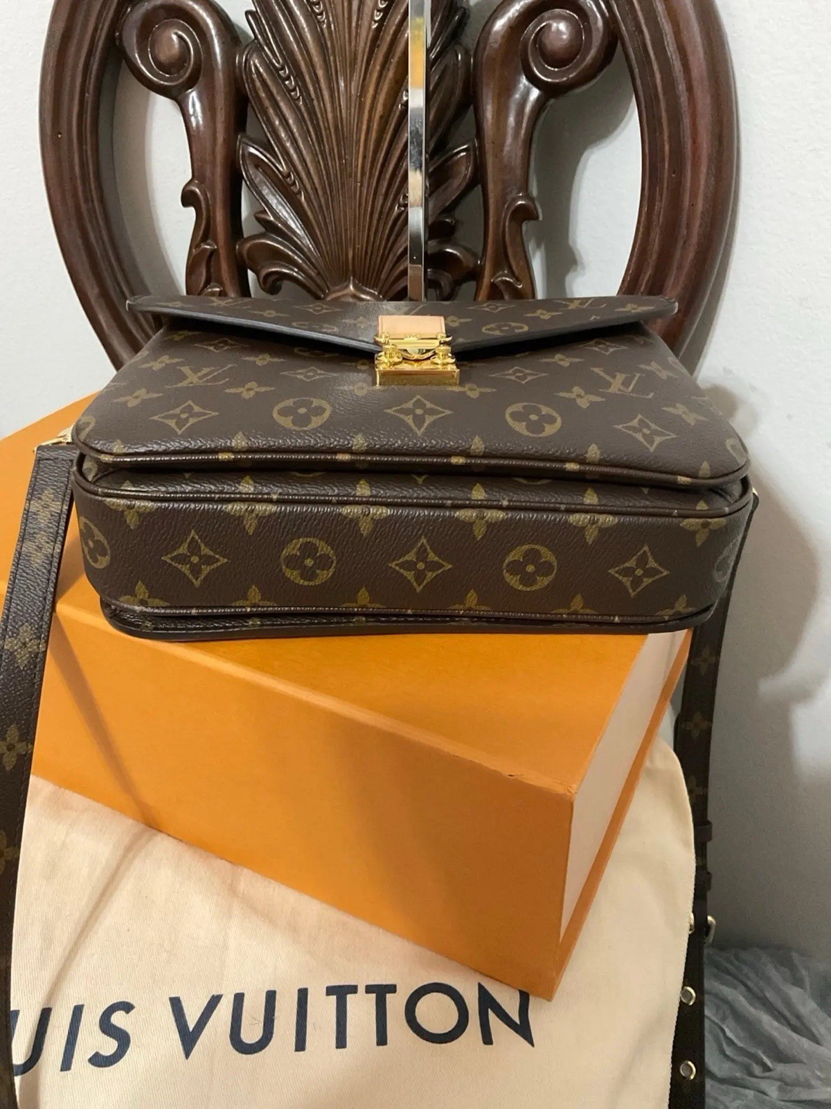 Louis Vuitton Pochette Metis Monogram