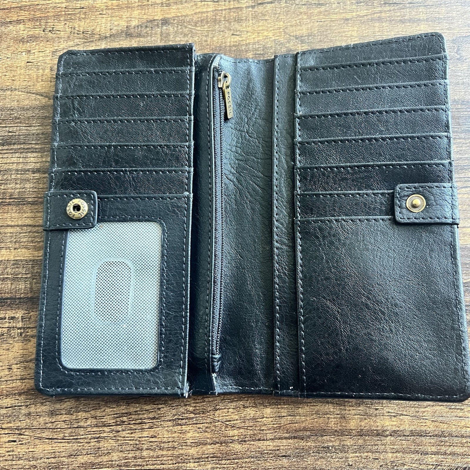 FOSSIL Liza Slim Black Leather Bifold Wallet with Metal Decorative Plate 6.75″