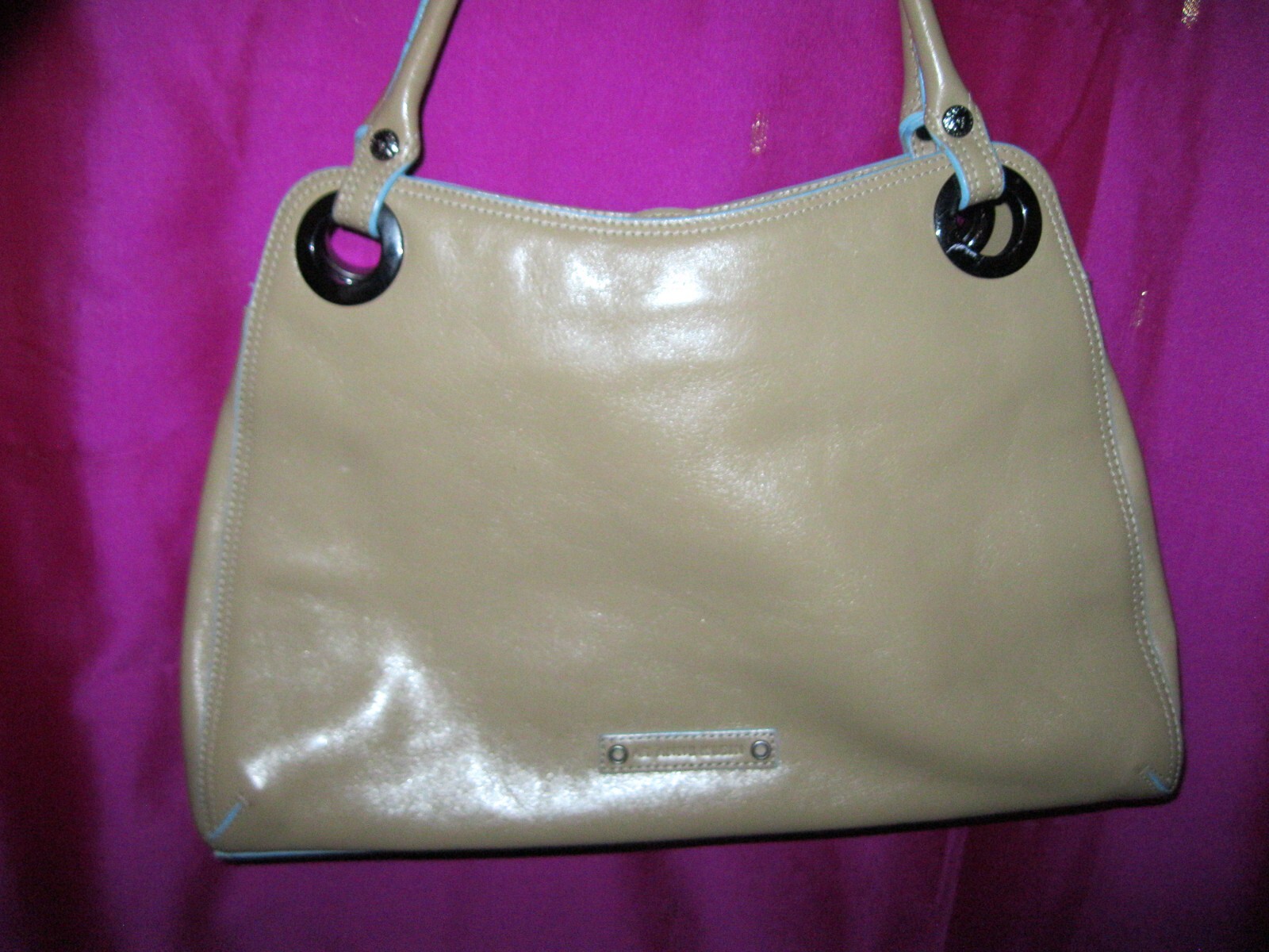 ANNE KLEIN TAN LEATHER HANDBAG, NEW, W/ 2 ZIPPERED POCKETS & LT. BLUE TRIM