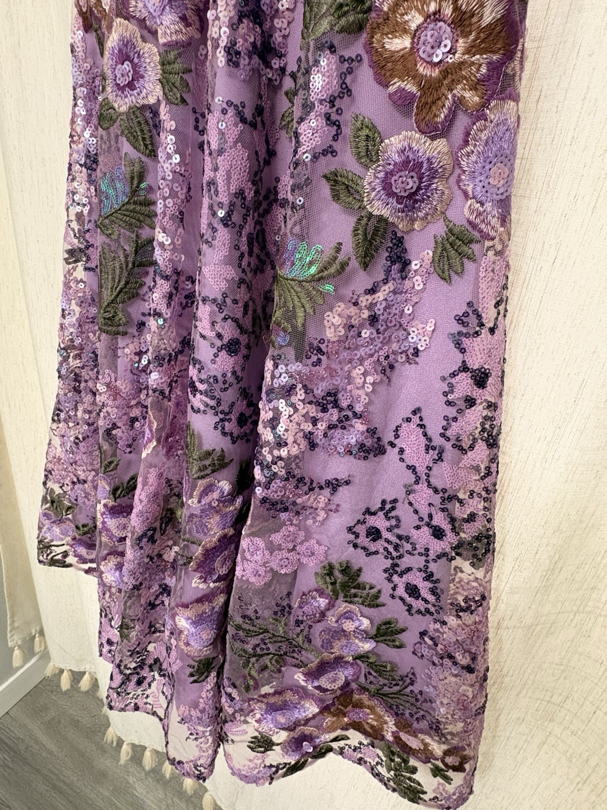 Dress the Population Purple Floral Sequin Embroidered Mesh V-Neck Midi XS