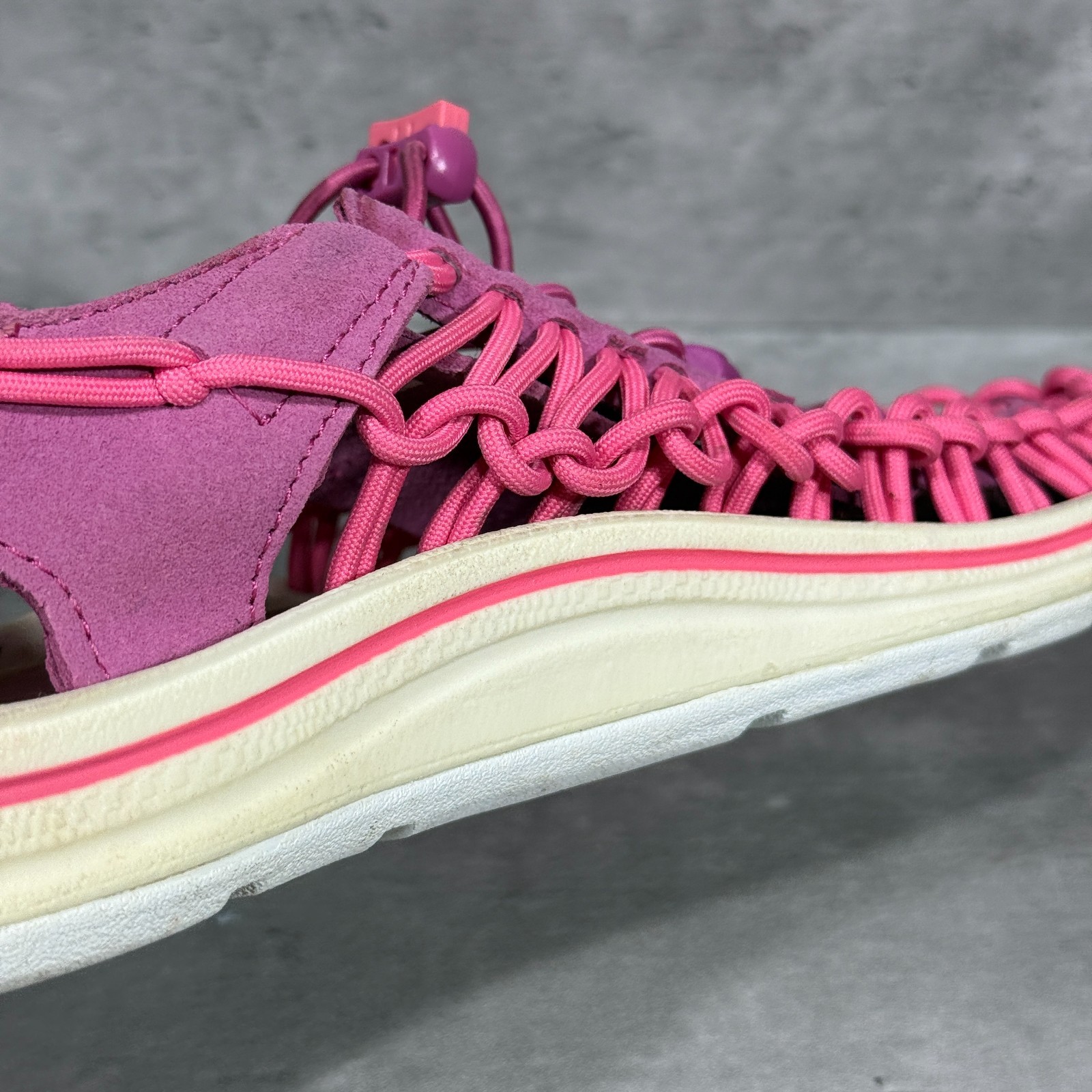 KEEN Uneek Pink Sandals Drawstring Closure Women’s Size 7