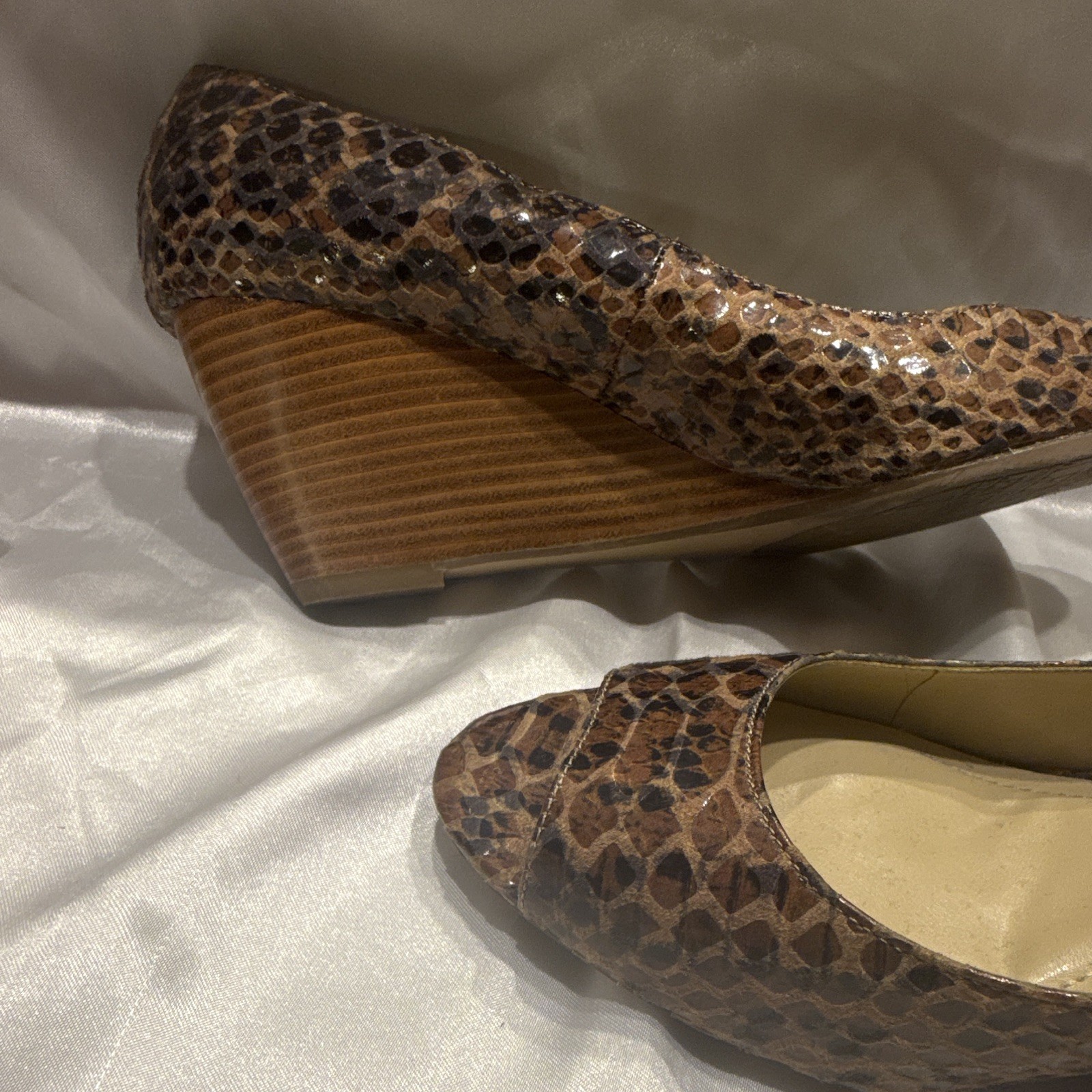 Ellen Tracy Women’s Brown/Black Animal Print Peep Toe Wedge Pumps Slip On